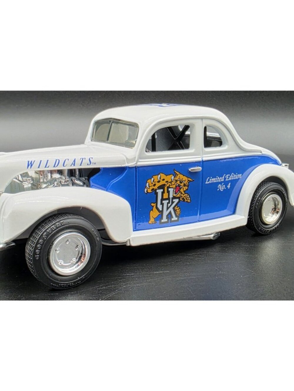 Vintage ERTL Kentucky Wildcats #4 1940 Ford Coupe Diecast Bank W/ Key 1:24 UK